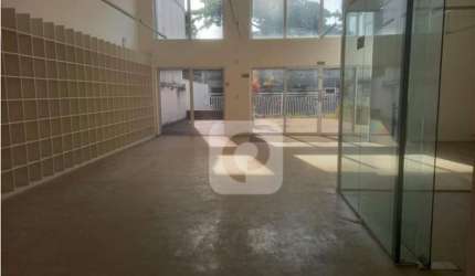 Prédio Comercial Pronto para Empresa Faculdade Escola Curso e Consultorio Médico .