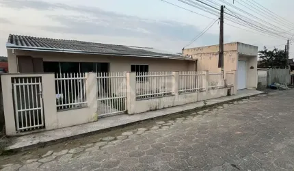 Casa com 04 Dormitórios,em Pedra de Amolar, Ilhota/SC