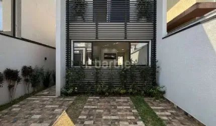 Casa em condomínio fechado com 3 quartos para alugar na Estrada Jaguari, 1137, Chácara Jaguari (Fazendinha), Santana de Parnaíba por R$ 5.900