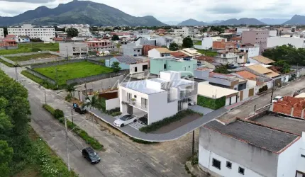 Casa Nova à Venda – Planície da Serra, Serra/ES Seu futuro lar com conforto, modernidade e excelente localização!