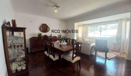 Imperdível oportunidade: Casa Térrea, 3 quartos, 1 suíte, 2 salas, 3 banheiros, 2 vagas de garagem, 200m².