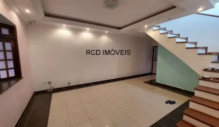 Casa / Sobrado à venda no Parque Ipê: 3 quartos (3 suítes), 5 banheiros, 2 vagas, quintal grande, churrasqueira, edícula, 176m²!