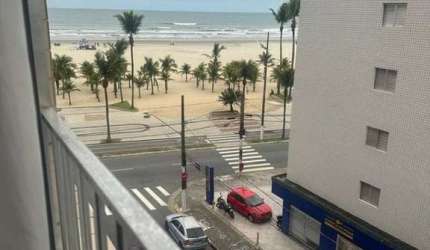 Kitnet mobiliada à venda no bairro Guilhermina em Praia Grande