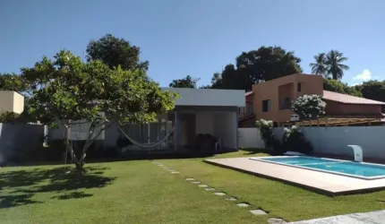 Casa térrea 3 suítes e 4 vagas
