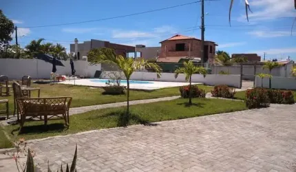 Casa com terreno de 1540m² em condomínio fechado