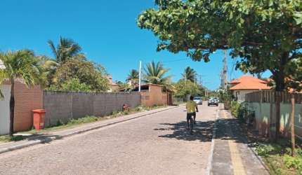 Vendo casa 3/4 sendo 1 suite com varanda e 2 vagas cobertas