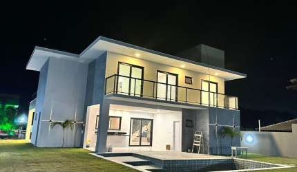 CASA ALTO PADRÃO 4 SUITES, VARADAS E 5 VAGAS