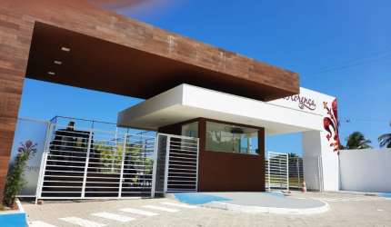 Casa 4 suítes e 2 vagas em Condomínio