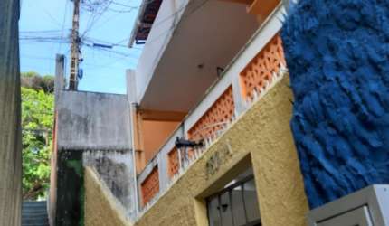 Casa 2/4 com varanda - SOMENTE À VISTA