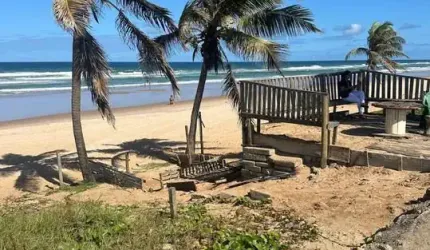 Casa 3/4 suíte e 3 vagas - 50m da praia
