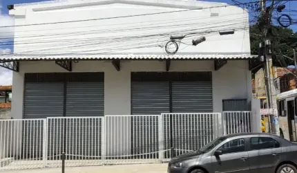 Alugo excelente galpão de 380m² no final de linha da Cocisa