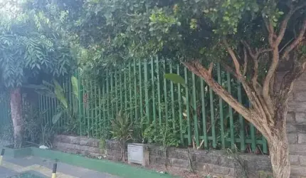 Excelente terreno com casa térrea