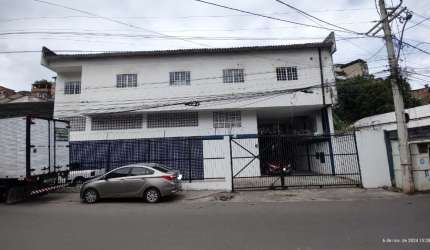 Excelente galpão na Barros Reis com 899m²