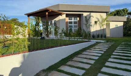Casa 4/4 sendo 3 suítes e 3 vagas