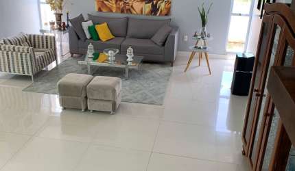 Casa com 5 suítes em Guarajuba