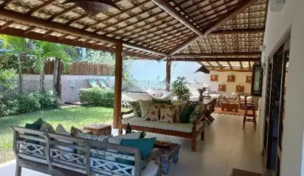 Casa duplex 4/4 sendo 3 suítes e 3 vagas