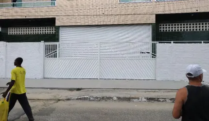 Alugo Galpão com 330m²