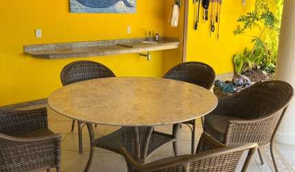 Casa de praia, com 4 suítes - Pé na areia