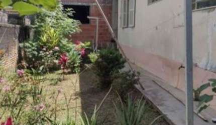 3 CASAS NO MESMO TERRENO DE 10X50