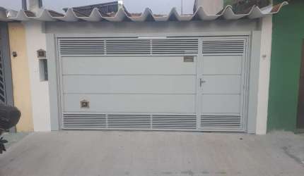 Casa para Locação em Suzano, Vila Figueira, 2 dormitórios, 1 banheiro, 2 vagas