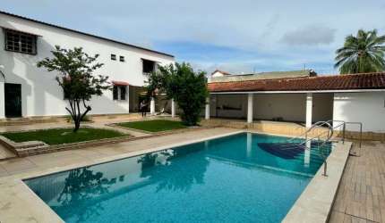 EXCELENTE CASA NA CONSTANTINO NERY - COND. LE VILLAGE BLANC - 5 QUARTOS SENDO 3 SUÍTES, PISCINA, ELEVADOR - WHATSAPP 929 8144-1596