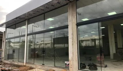 Ótima loja para locação na avenida Armando Fajardo