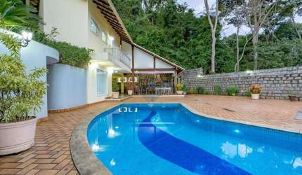 Casa de 650m² à venda em Fradinhos, com área de lazer completa