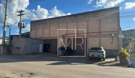 Galpão à venda com 2700 m2 sendo 1000 m2 de área construída com localização privilegiada em Jesus dos Perdões/SP