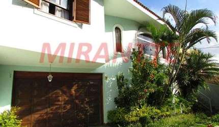 Sobrado de 231.42m² com 3 quartos em Água Fria