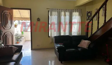 Cond. fechado de 200m² com 3 quartos em Água Fria