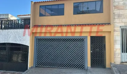 Sobrado de 174m² com 3 quartos em Água Fria