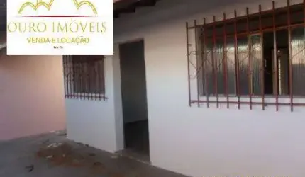 Casa de 03 quartos, sala, cozinha grande ponto nobre