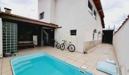 Casa térrea com espaço gourmet e piscina no Bonfim em Taubaté SP
