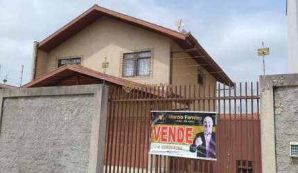 Sobrado à venda bairro Uberaba - Ctba - PR, oportunidade única de investimento.