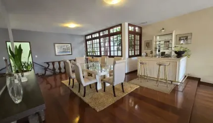 Casa com area gourmet e piscina na parte baixa do Granbery - ótima oportunidade - DE R$ 1.790.000,00  -> POR R$ 1.490.000,00