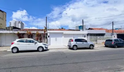 Casa com 4 suítes e ponto comercial na Gruta de Lourdes - R$ 650.000