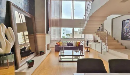 Cobertura duplex nas alturas das Mercês