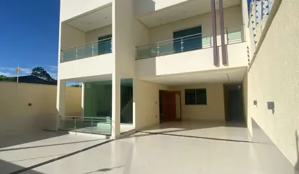 Casa residencial para Venda em rua pública, Mangabeira, Feira de Santana, 4 quartos, 3 suítes, 2 salas, 5 banheiros, 5 vagas, 300m² área total.