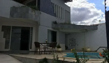 Casa residencial para Venda em rua Pública no Conjunto ACM, Feira de Santana, 5 quartos sendo 1 suíte, 1 sala, 3 banheiros, 4 vagas