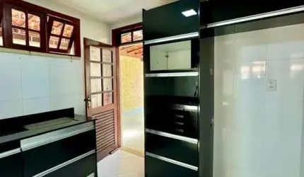 Casa na Santa Mônica, 3 Suítes, Dependência, 3 Vagas Cobertas de Garagem, em via Pública, para Venda, em Feira de Santana.