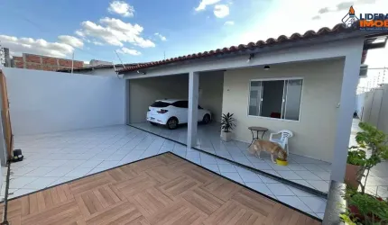 Casa residencial para Venda em rua pública, Conceição, Feira de Santana, 3 quartos, 1 sala, 3 banheiros, 4 vagas, 300m² área total.