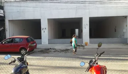 Galpao comercial para Locação em rua pública, Centro, Feira de Santana, 1 sala, 1 banheiro, 74,25 m² área total.