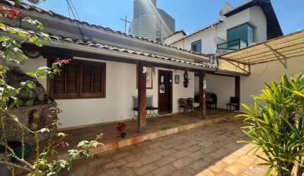 Casa com 4 quartos à venda na Rua Itapemirim, 368, Serra, Belo Horizonte por R$ 999.000