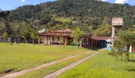 LINDA CHÁCARA COM PISCINA E SALÃO DE FESTAS NA ZONA NORTE DE SJC -  CH00220