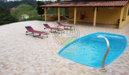 OPORTUNIDADE! MARAVILHOSO SÍTIO COM PISCINA EM CUNHA - ST00121