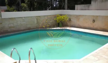 EXCELENTE SOBRADO C/ EDÍCULA NA REGIÃO CENTRAL DE SJC, COM ÁREA GOURMERT E PISCINA! CA00024