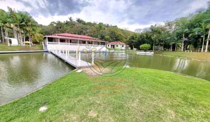 DESLUMBRANTE PROPRIEDADE DE 38.000 M² POSSUINDO LAGO COM ILHA EM SJCAMPOS! PODENDO GERAR RENDA! CH00210
