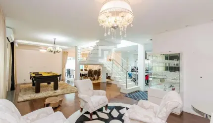 Casa Semi-mobiliada, 5 dormitórios, 2 Suítes, 2 Vagas de Garagem - Umbará - Curitiba/PR