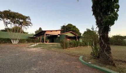 Chácara à venda em Jaguariúna, Parque Ana Helena, com 3 quartos, com 2000 m², Condomínio Ana Helena