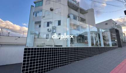 APARTAMENTO COM 2 DORMITÓRIOS SENDO 1 SUITE, SEMIMOBILIADO E COM TERRAÇO